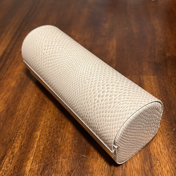 JIMMY CHOO  cream snake skin case unisex. - Picture 2 of 8